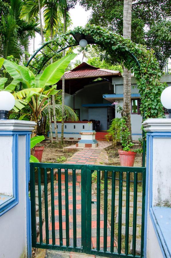 Muralee'S Riverside Villa In Kochi Kültér fotó