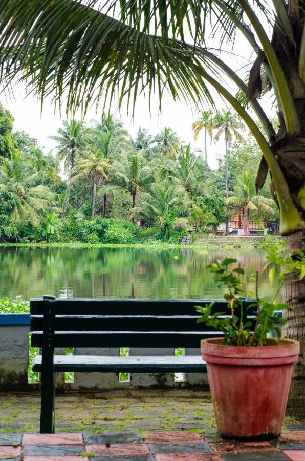 Muralee'S Riverside Villa In Kochi Kültér fotó