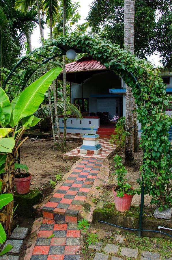 Muralee'S Riverside Villa In Kochi Kültér fotó